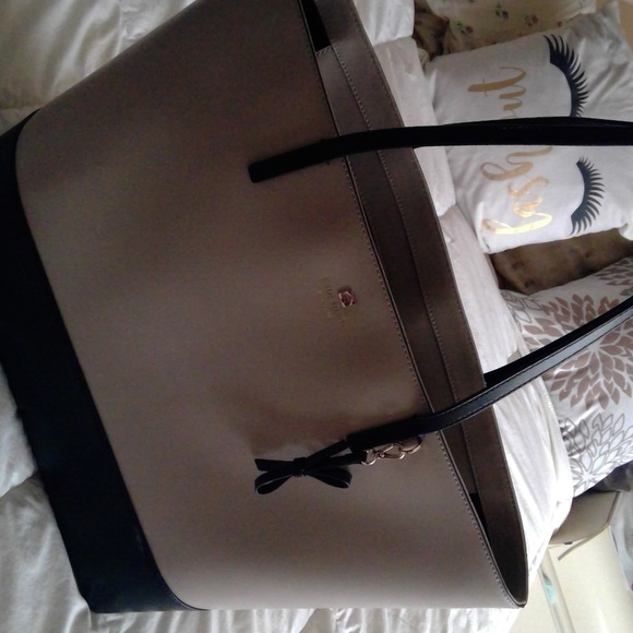 kate spade Handbags - Kate Spade Large Tote Bag